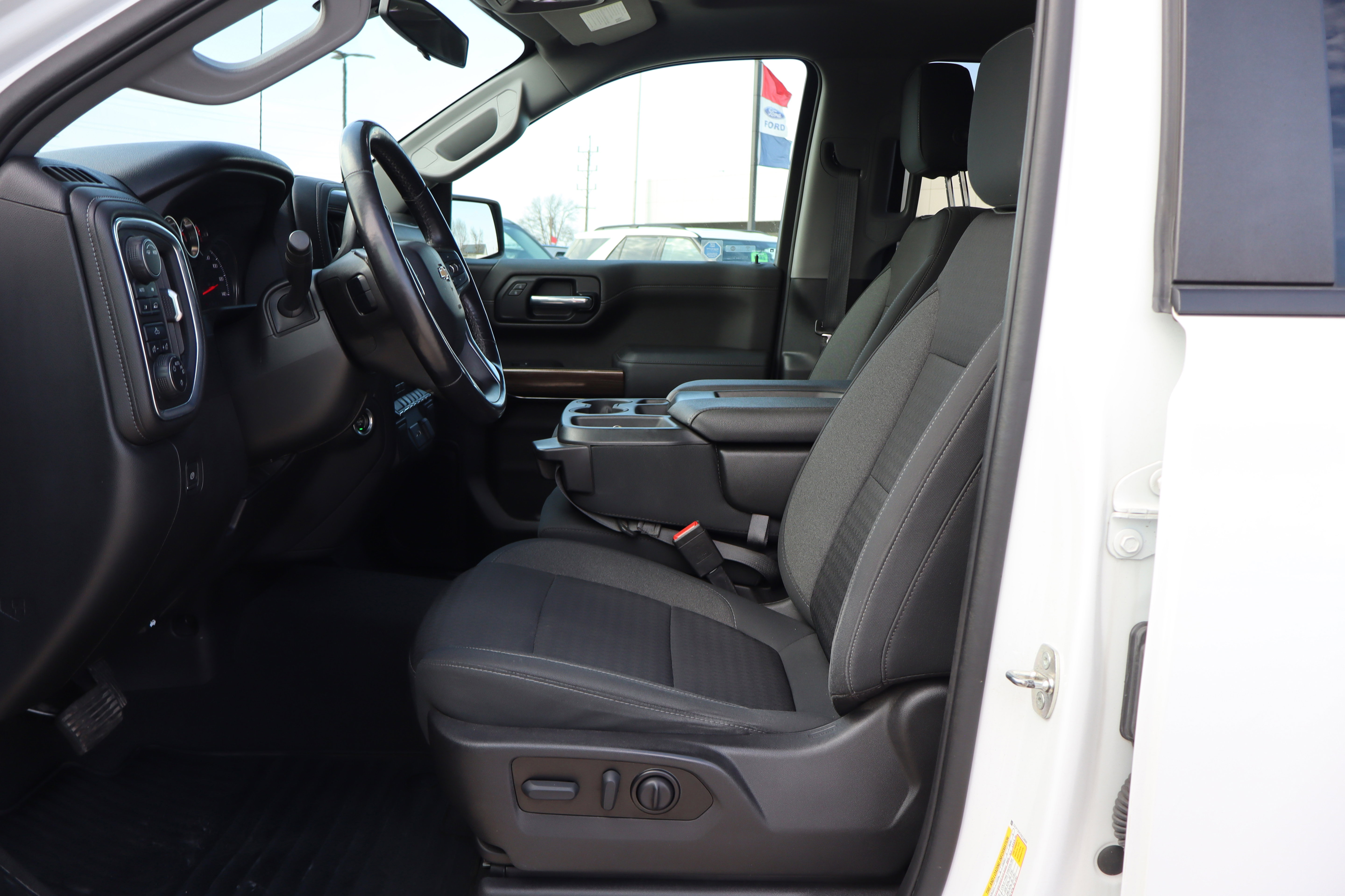 Used 2022 Chevrolet Silverado 1500 LT image 10