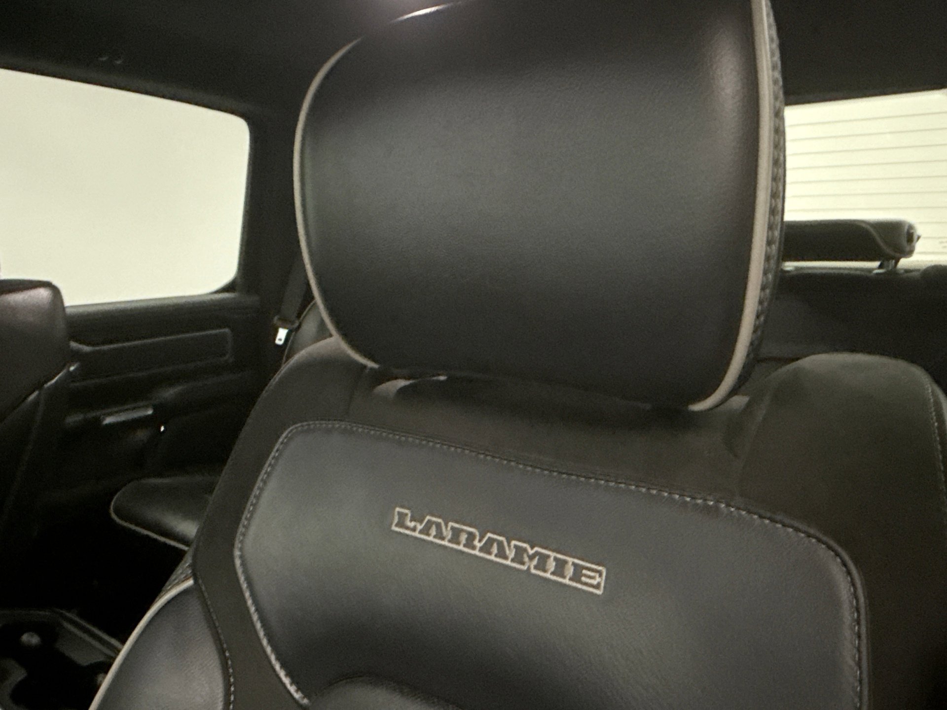 Used 2021 RAM 1500 Laramie w/ Sport Appearance Package AWD/4WD image 8