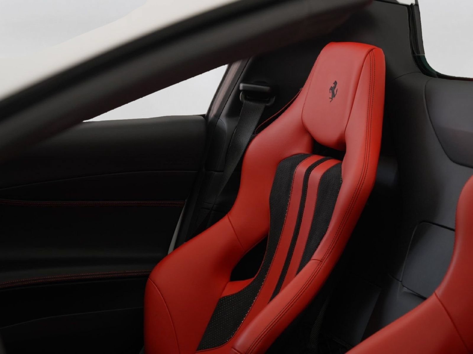 Used 2022 Ferrari 812 GTS RWD image 8