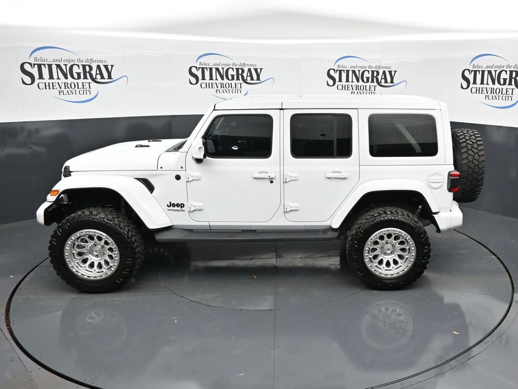 Used 2022 Jeep Wrangler Unlimited Sahara AWD/4WD image 21