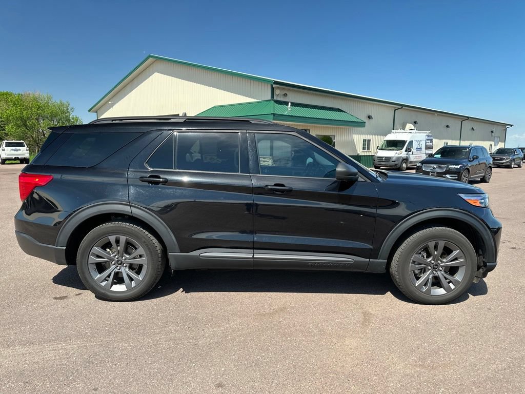 Used 2021 Ford Explorer XLT w/ Equipment Group 202A AWD/4WD image 35