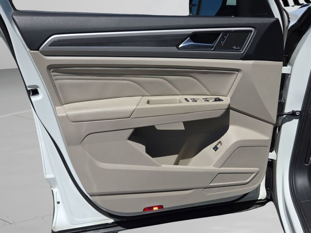 Used 2021 Volkswagen Atlas SEL Premium image 12