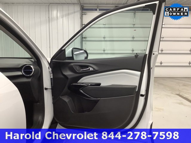 Used 2025 Chevrolet Trax LT w/ LT Convenience Package image 10