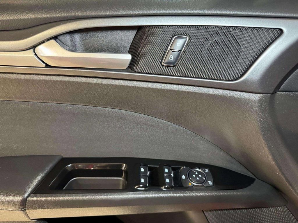 Used 2016 Ford Fusion SE image 8