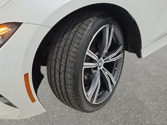 Certified 2024 BMW 330i xDrive Sedan w/ Premium Package AWD/4WD image 27