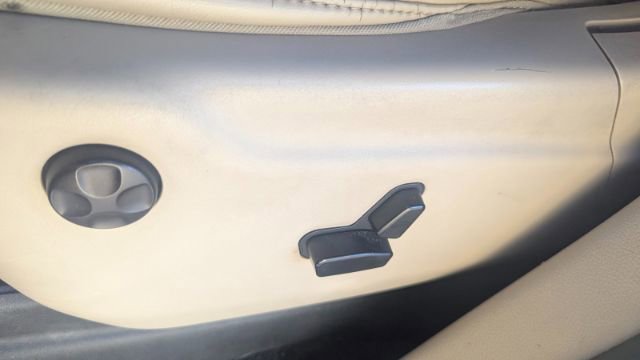 Used 2011 Jeep Grand Cherokee Limited image 34