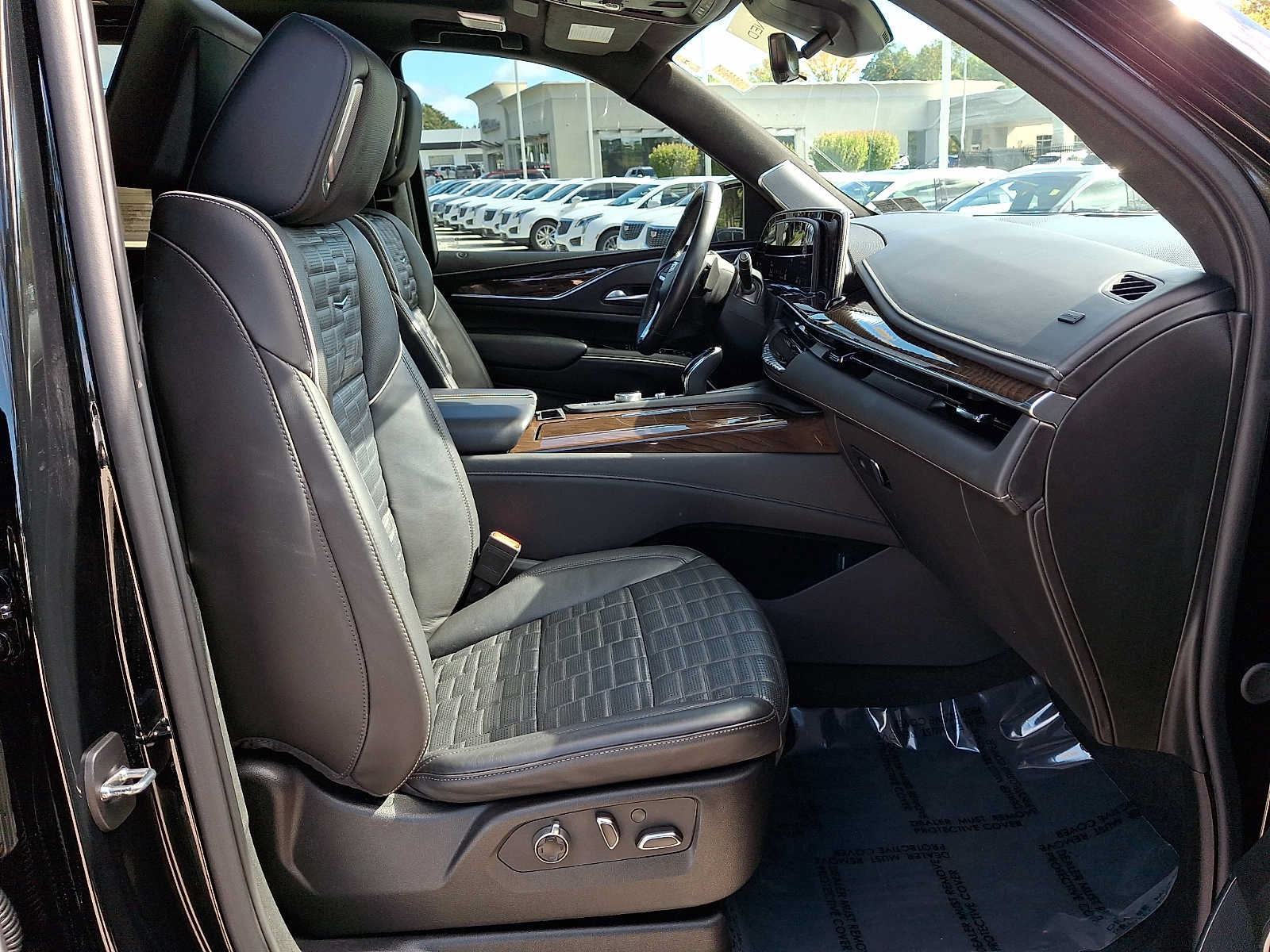 Certified 2024 Cadillac Escalade Sport Platinum w/ LPO, ONYX Package AWD/4WD image 20