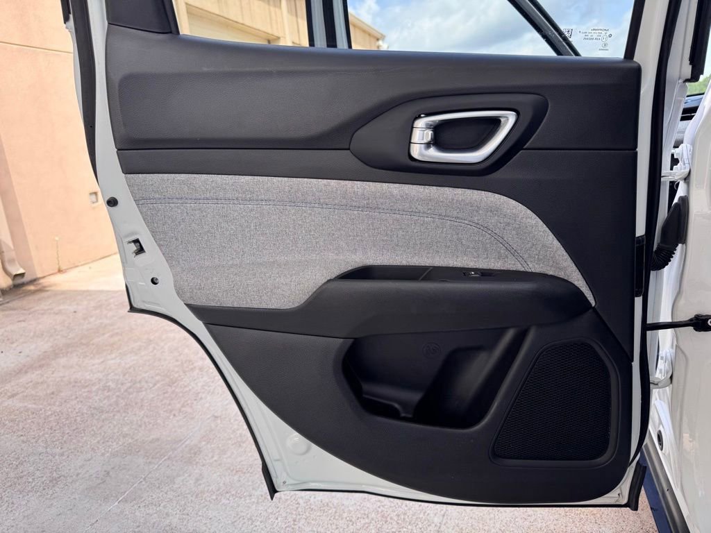 Used 2024 Jeep Compass Latitude image 21