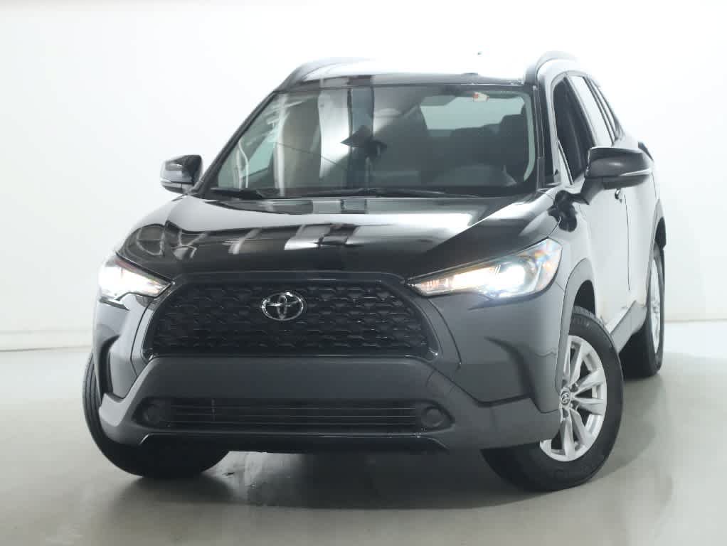 Certified 2024 Toyota Corolla Cross LE w/ Moonroof Package AWD/4WD image 3