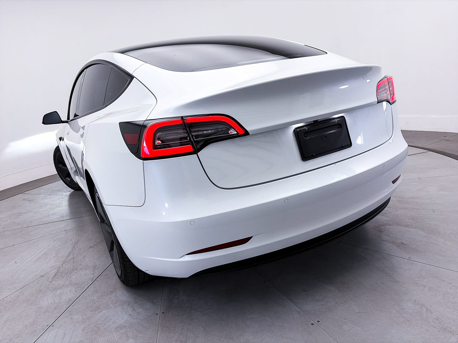 Used 2022 Tesla Model 3 Long Range AWD/4WD image 4