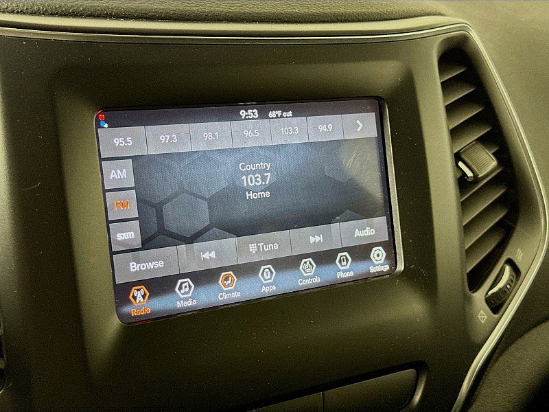 Used 2019 Jeep Cherokee Latitude Plus w/ Cold Weather Group image 14