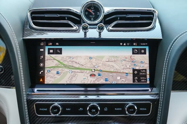 Used 2022 Bentley Bentayga AWD/4WD image 41