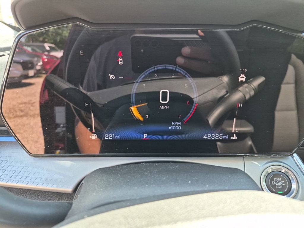 Used 2025 Chevrolet Trax LT w/ LT Convenience Package image 7