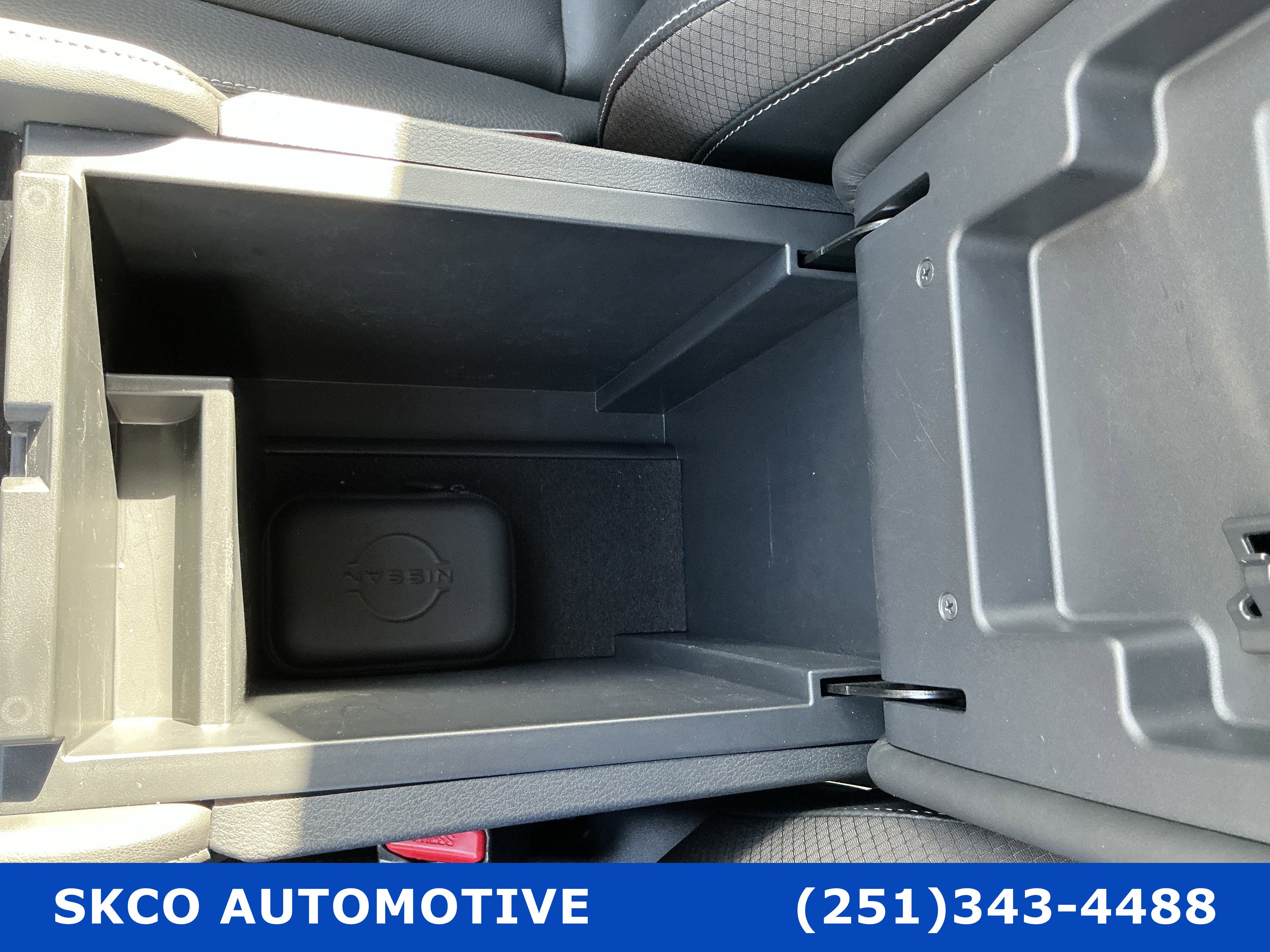 Used 2024 Nissan Pathfinder SL FWD image 25