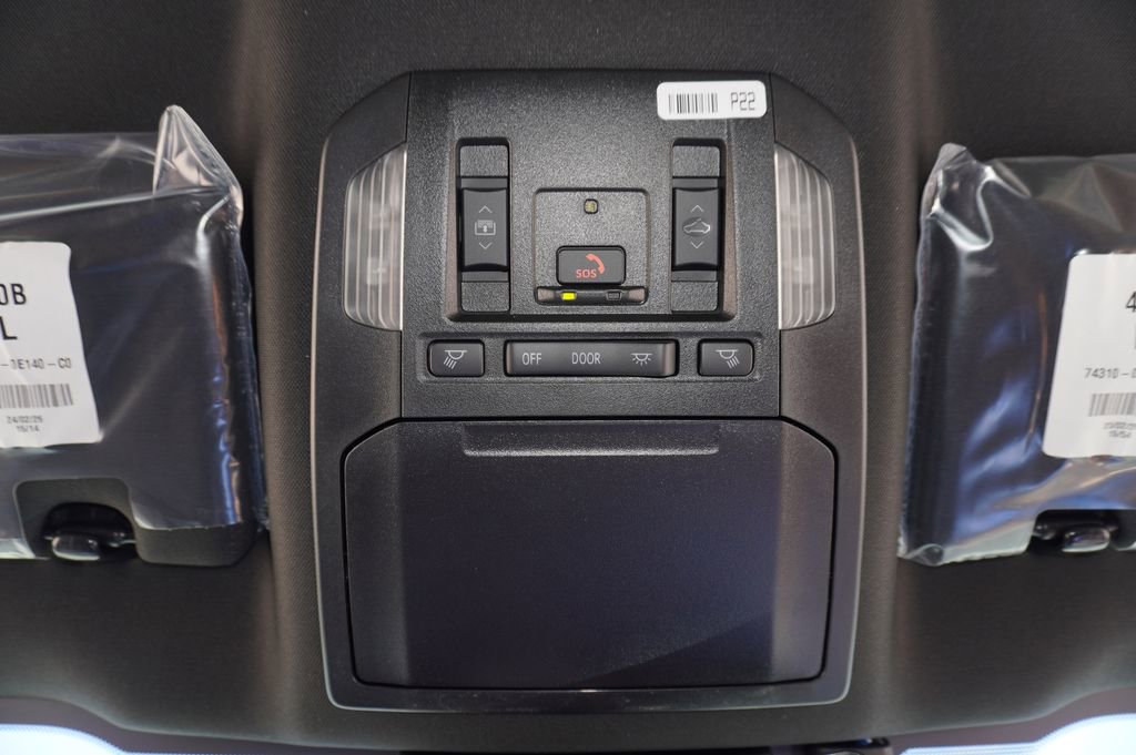 New 2026 Toyota Highlander Platinum image 18