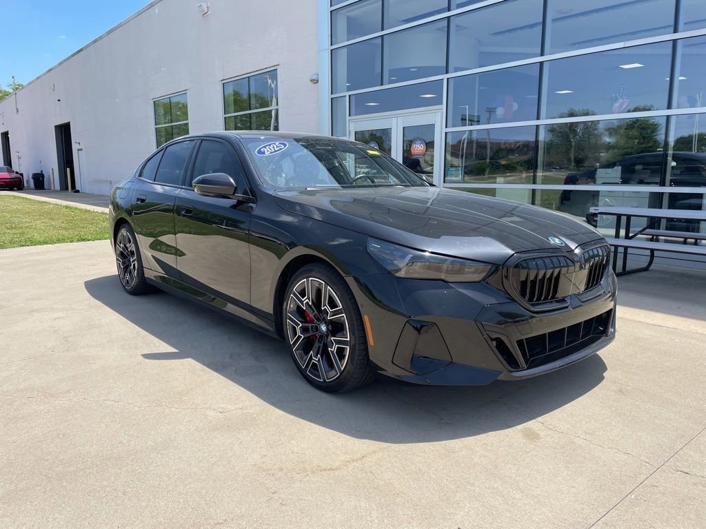 Used 2025 BMW i5 xDrive40 w/ M Sport Package AWD/4WD image 1