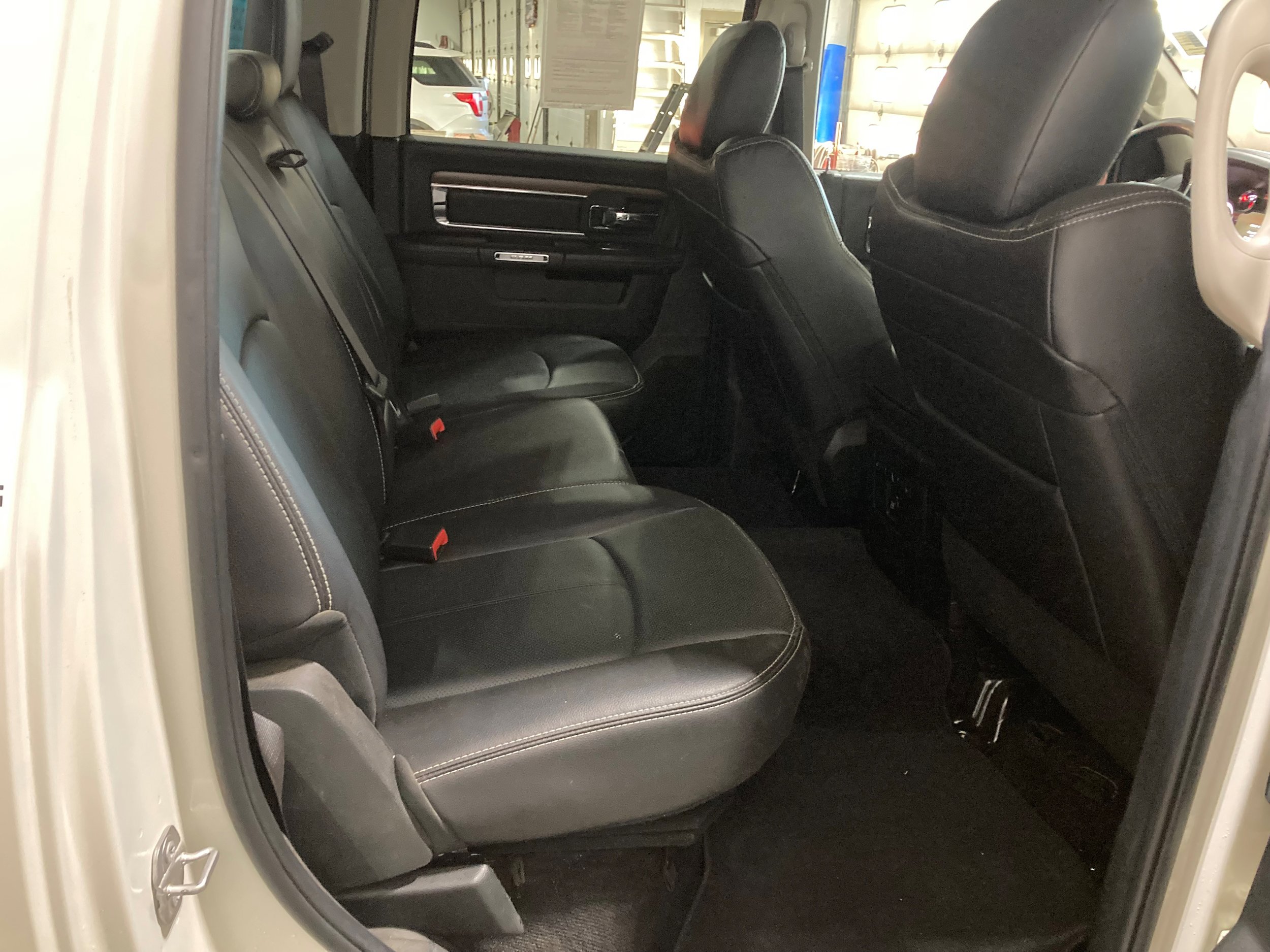 Used 2018 RAM 1500 Laramie w/ Convenience Group AWD/4WD image 10