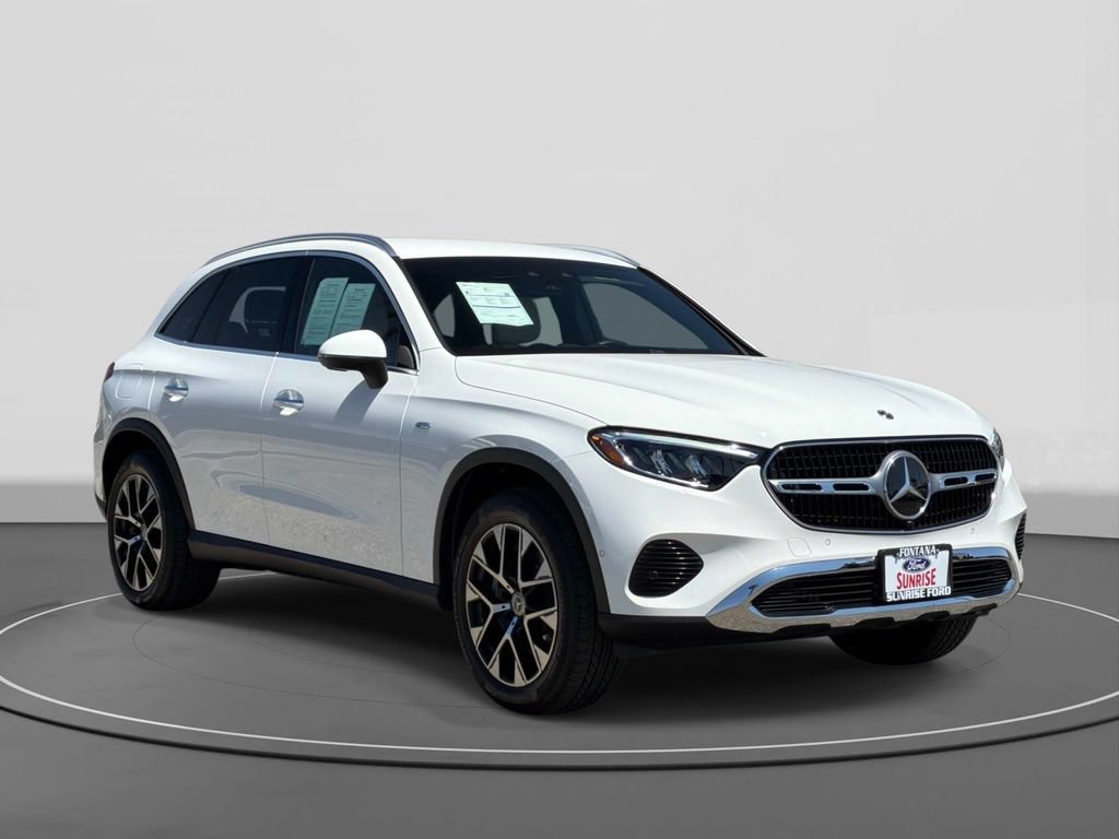 Used 2025 Mercedes-Benz GLC 350e 4MATIC image 4