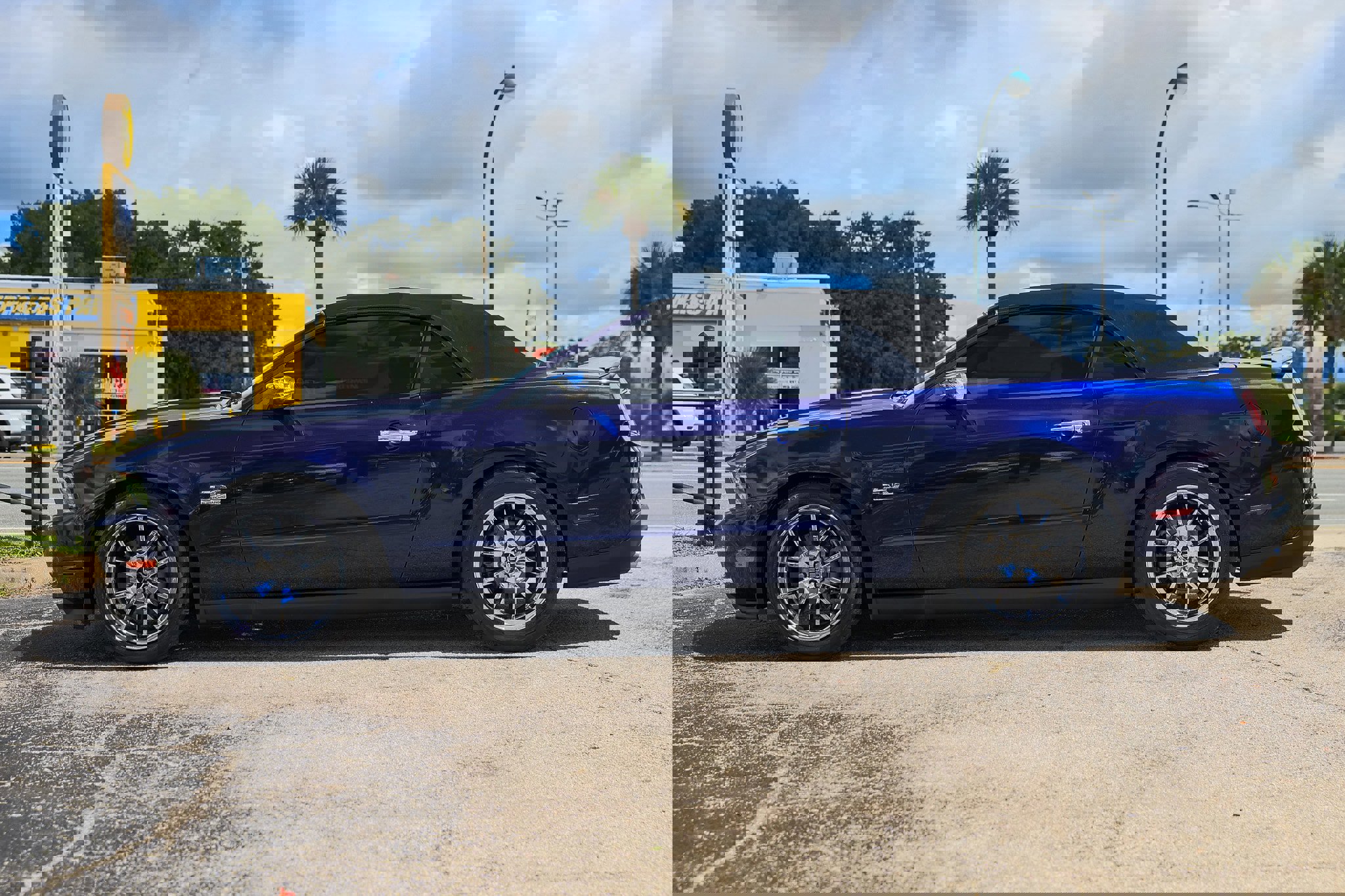 Used 2010 Ford Mustang GT image 8