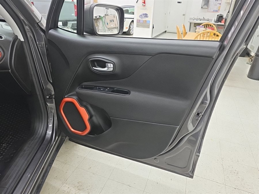 Used 2018 Jeep Renegade Sport w/ Power & Air Group AWD/4WD image 11