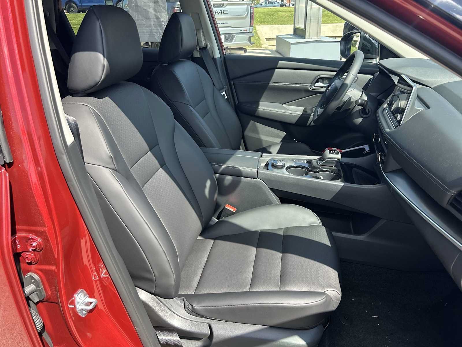 Used 2026 Nissan Rogue Dark Armor AWD/4WD image 21