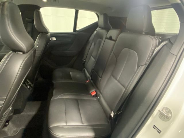 Certified 2025 Volvo XC40 B5 Plus AWD/4WD image 13