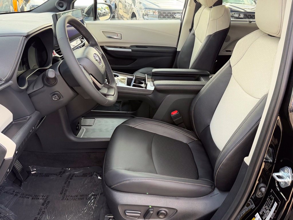 Used 2026 Toyota Sienna Limited FWD image 16
