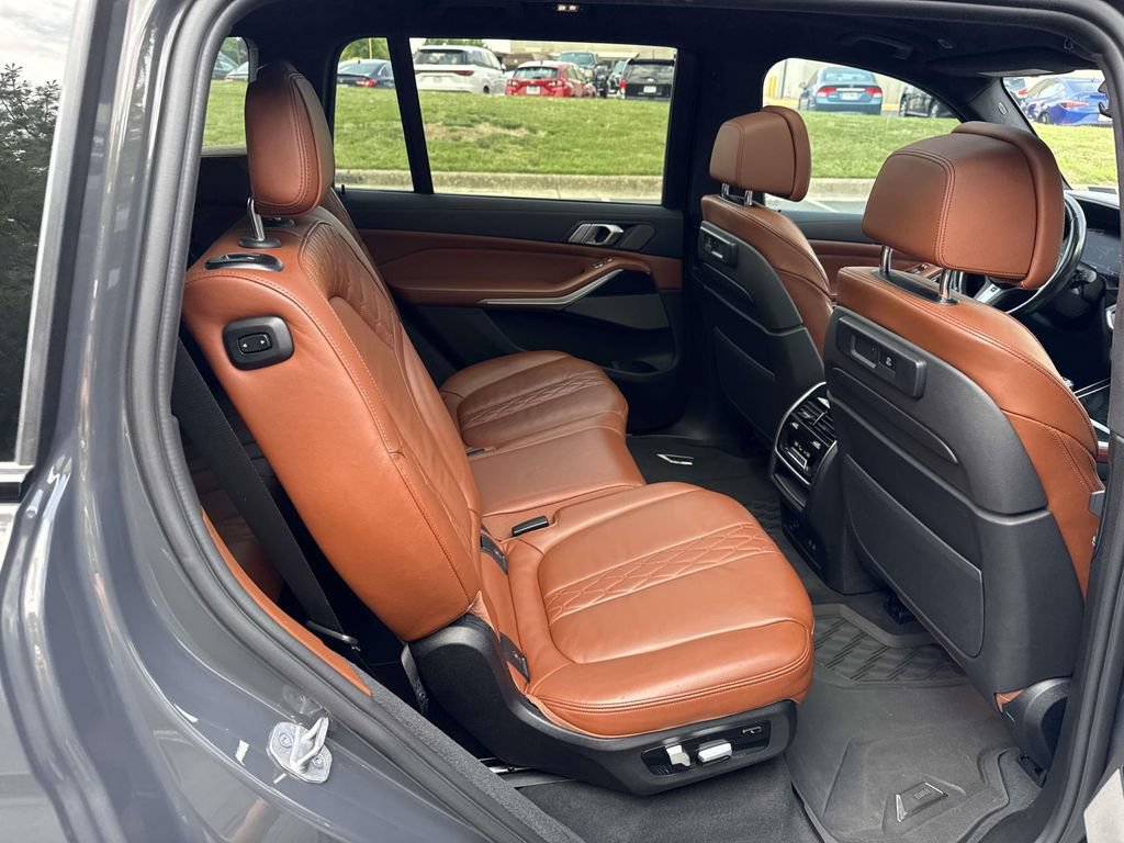 Used 2021 BMW X7 xDrive40i w/ M Sport Package AWD/4WD image 11