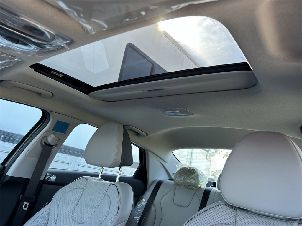 New 2025 Hyundai Elantra Limited image 23