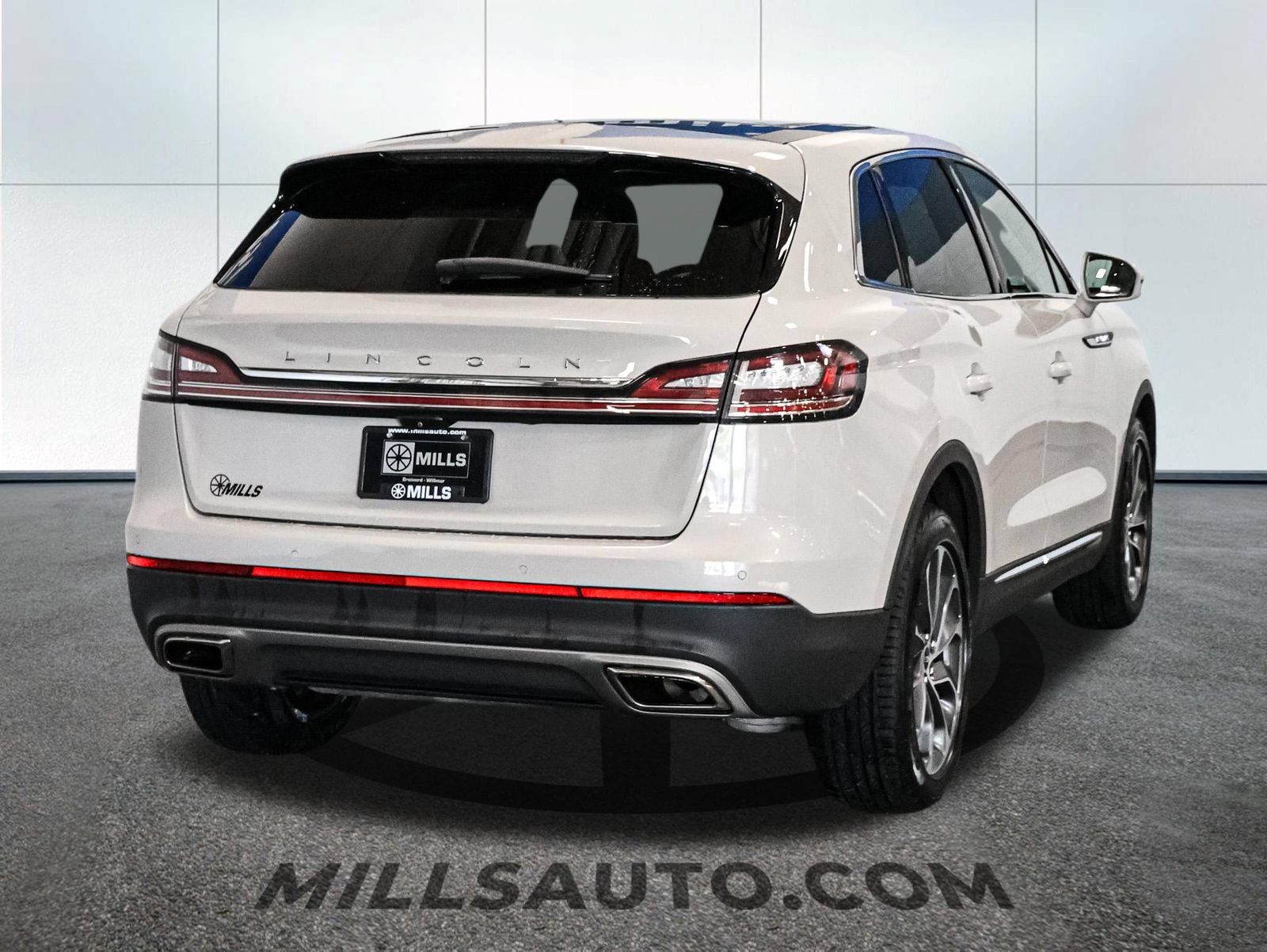 Used 2022 Lincoln Nautilus Reserve AWD/4WD image 7
