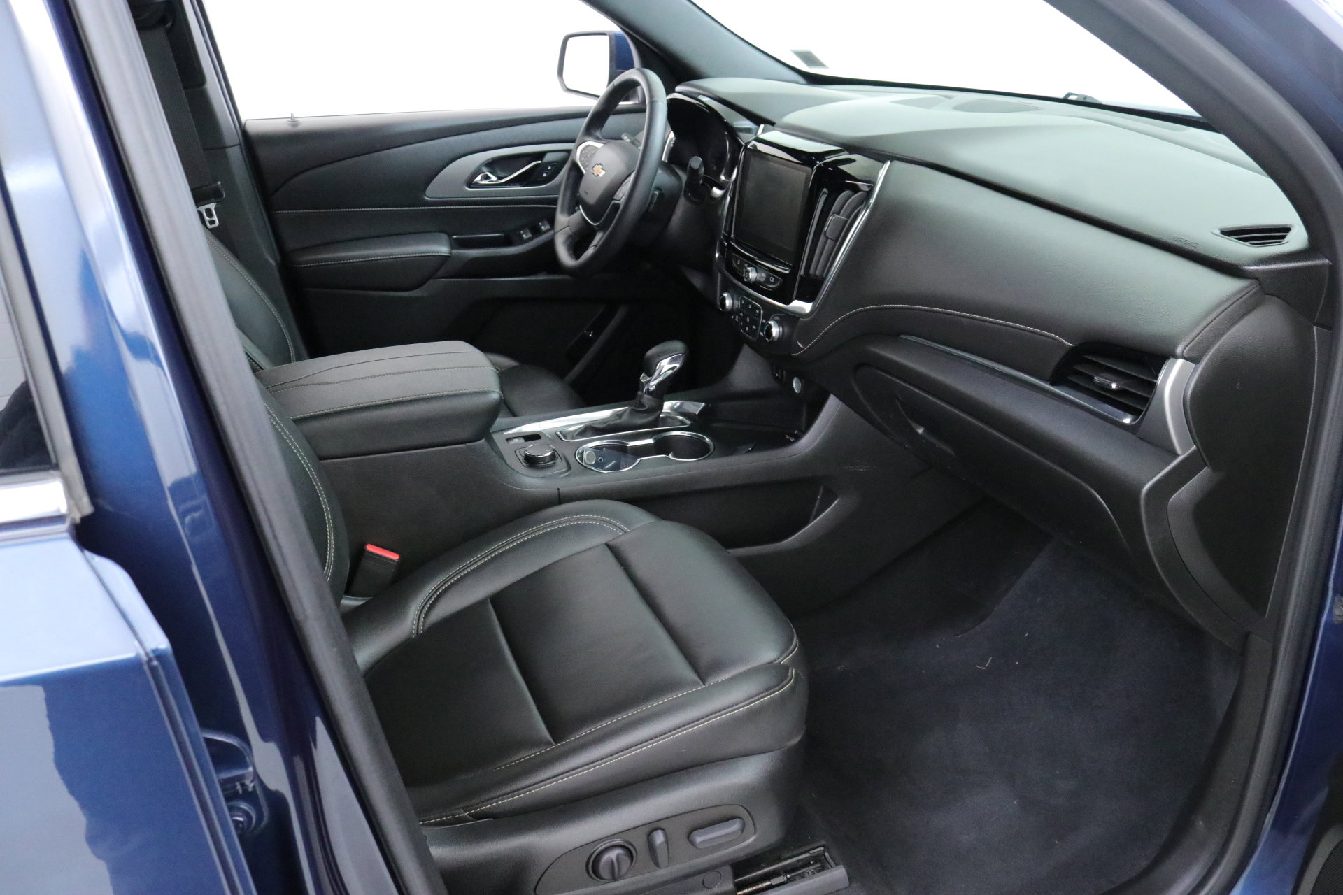 Used 2023 Chevrolet Traverse LT image 28