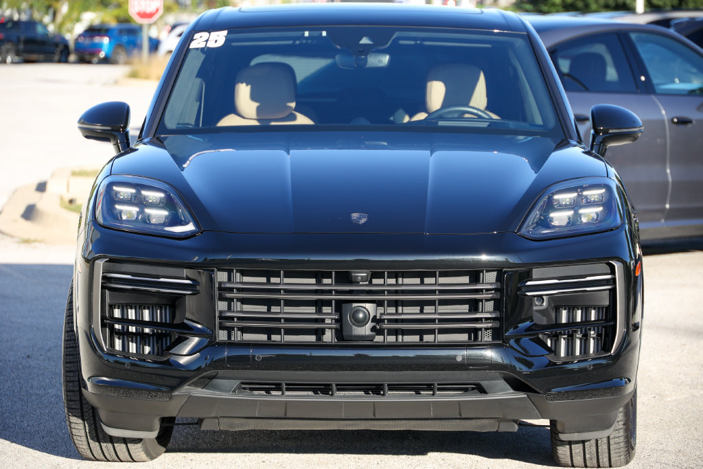Certified 2025 Porsche Cayenne Turbo AWD/4WD image 11