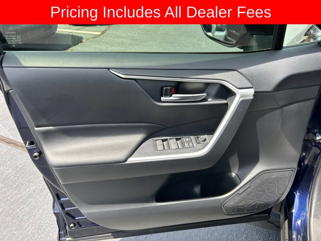 Used 2025 Toyota RAV4 XLE AWD/4WD image 3