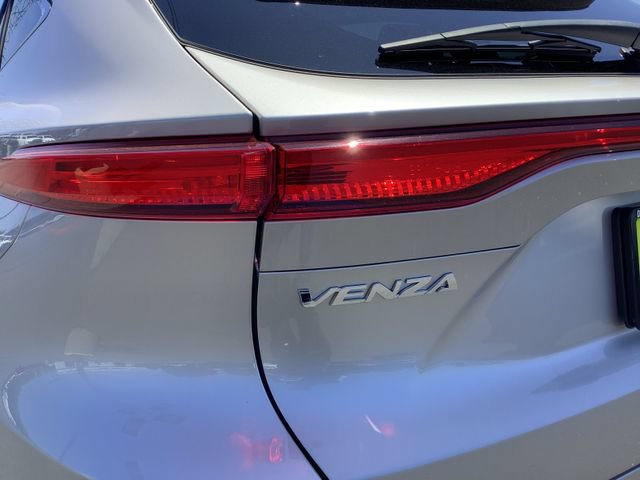 Used 2024 Toyota Venza LE AWD/4WD image 40