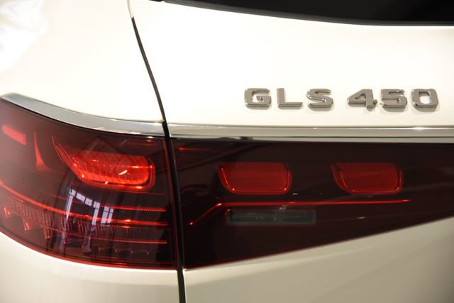 Used 2024 Mercedes-Benz GLS 450 4MATIC image 9