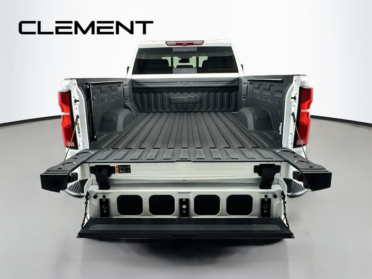 Used 2024 Chevrolet Silverado 2500 High Country AWD/4WD image 11