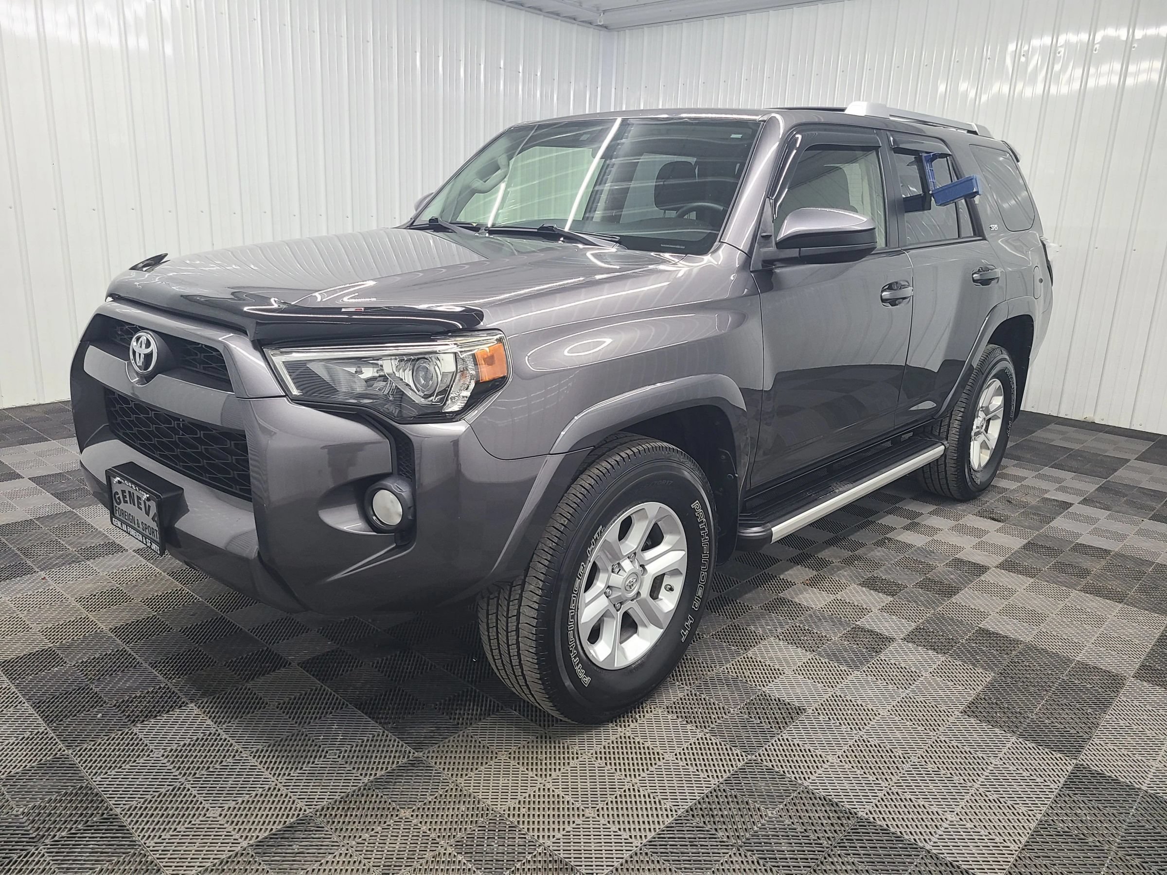 Used 2017 Toyota 4Runner SR5 AWD/4WD image 7