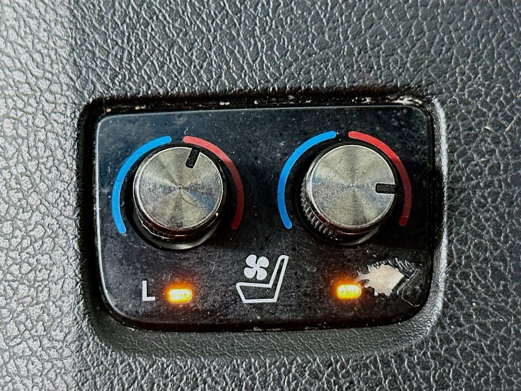 Used 2018 Toyota Avalon Limited image 20