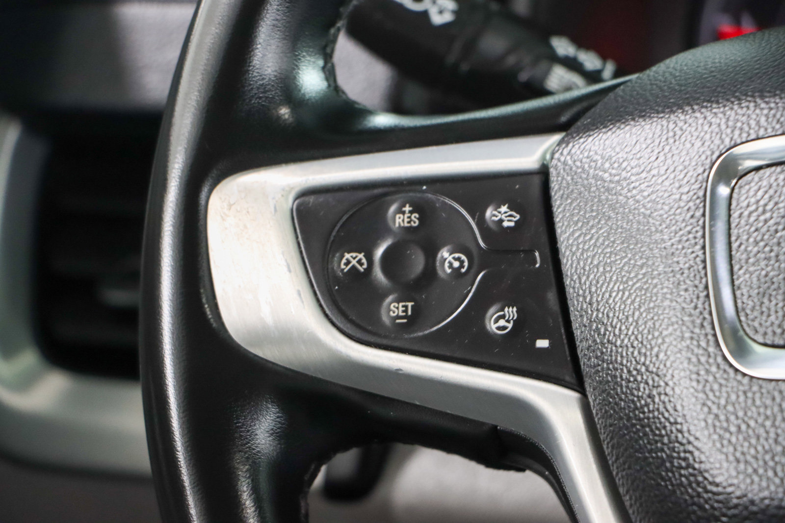 Used 2023 GMC Terrain SLT image 13