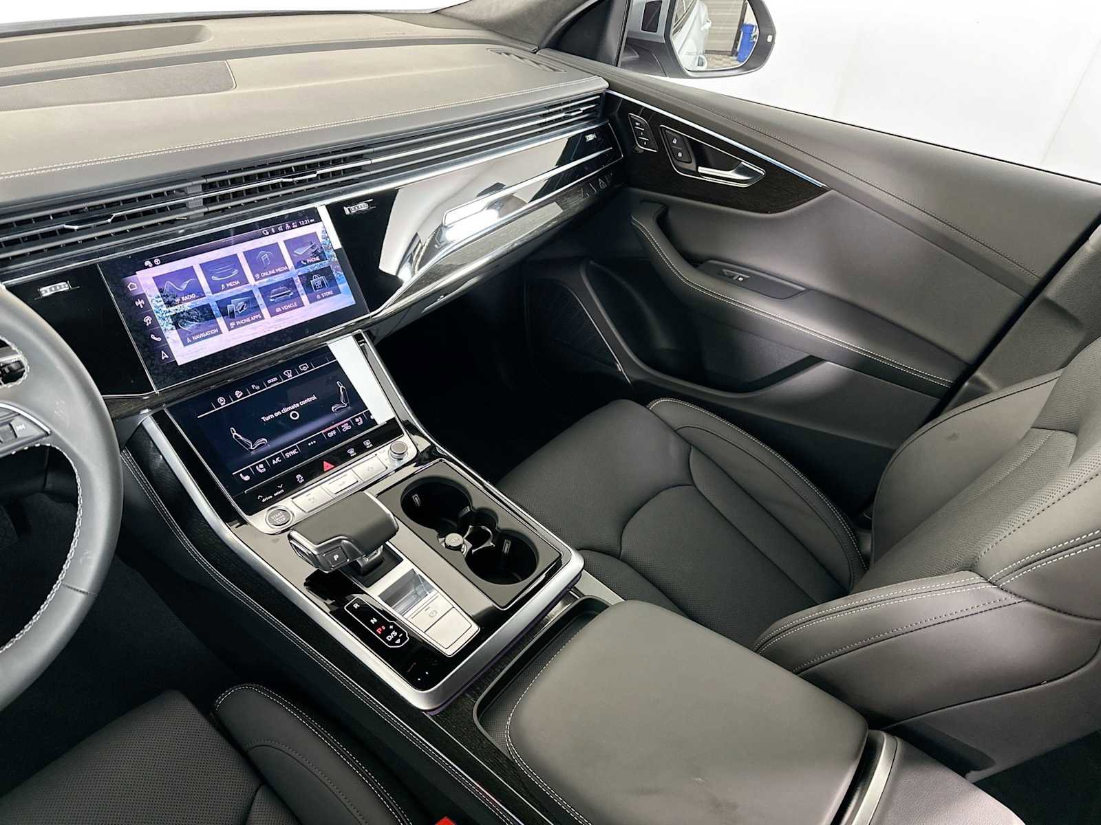 New 2025 Audi Q8 Prestige image 22