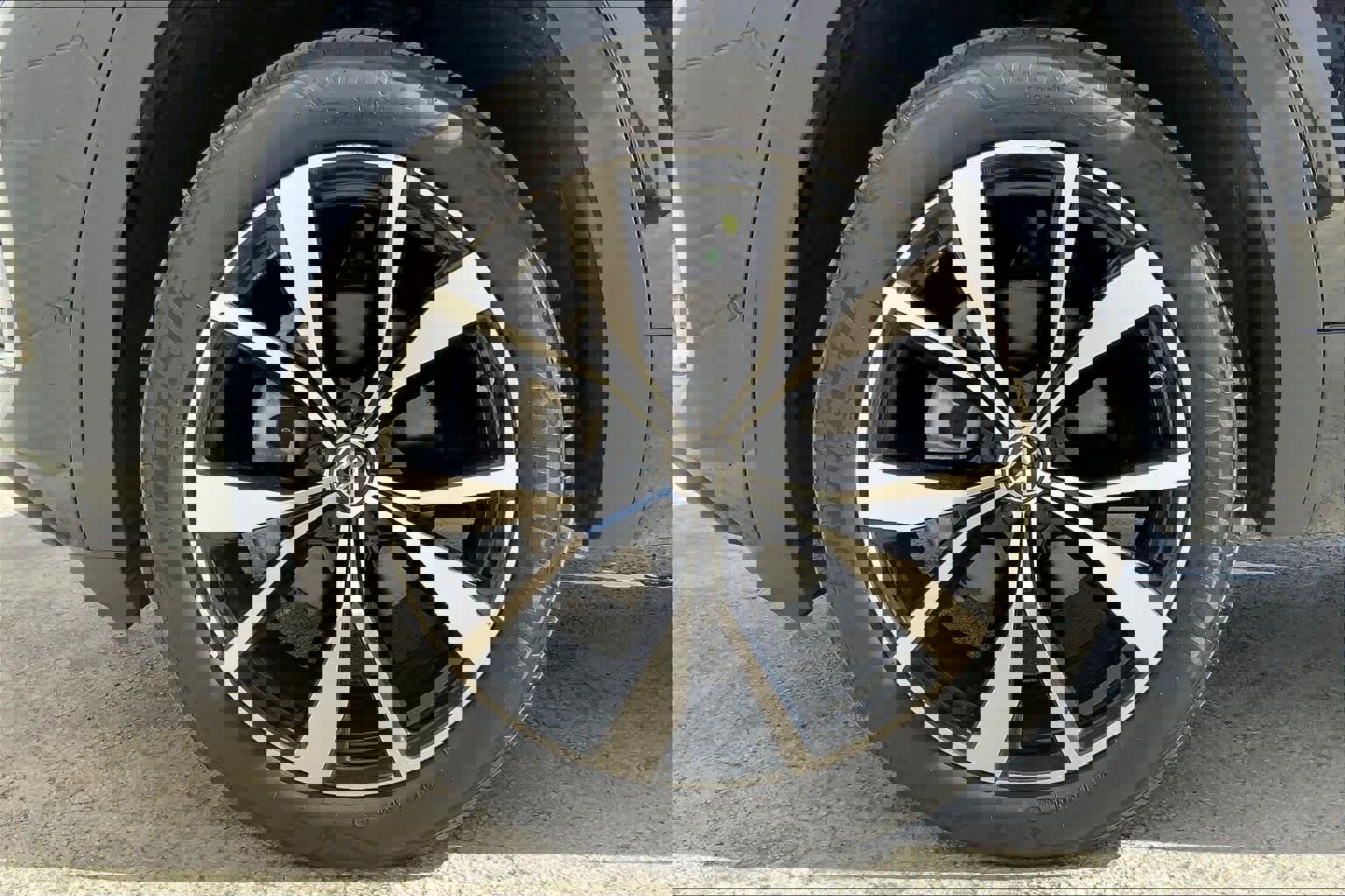 Used 2024 Volkswagen Atlas SEL Premium R-Line image 9