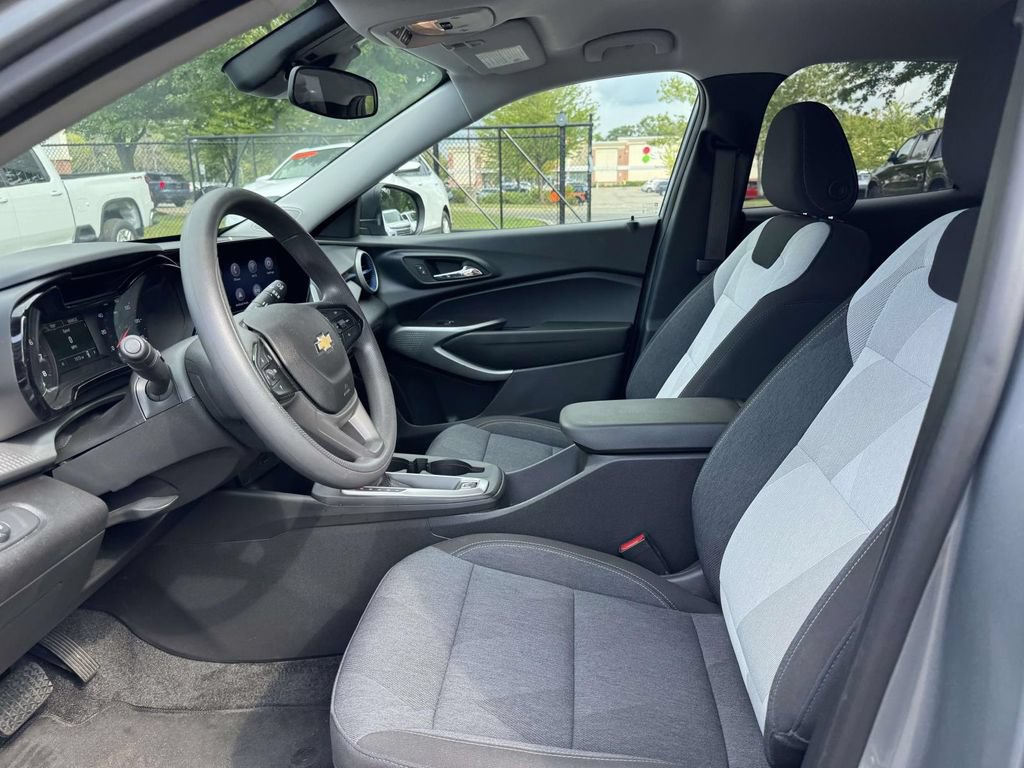 Used 2024 Chevrolet Trax LS w/ Driver Confidence Package FWD image 17