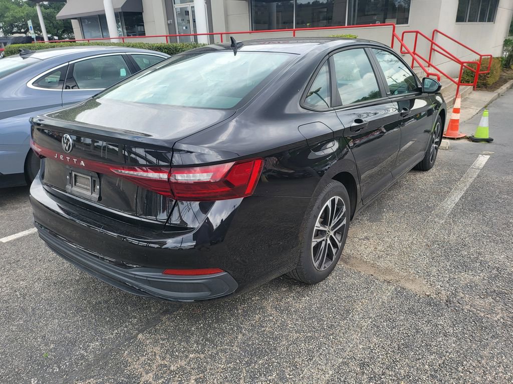 Used 2025 Volkswagen Jetta Sport image 14