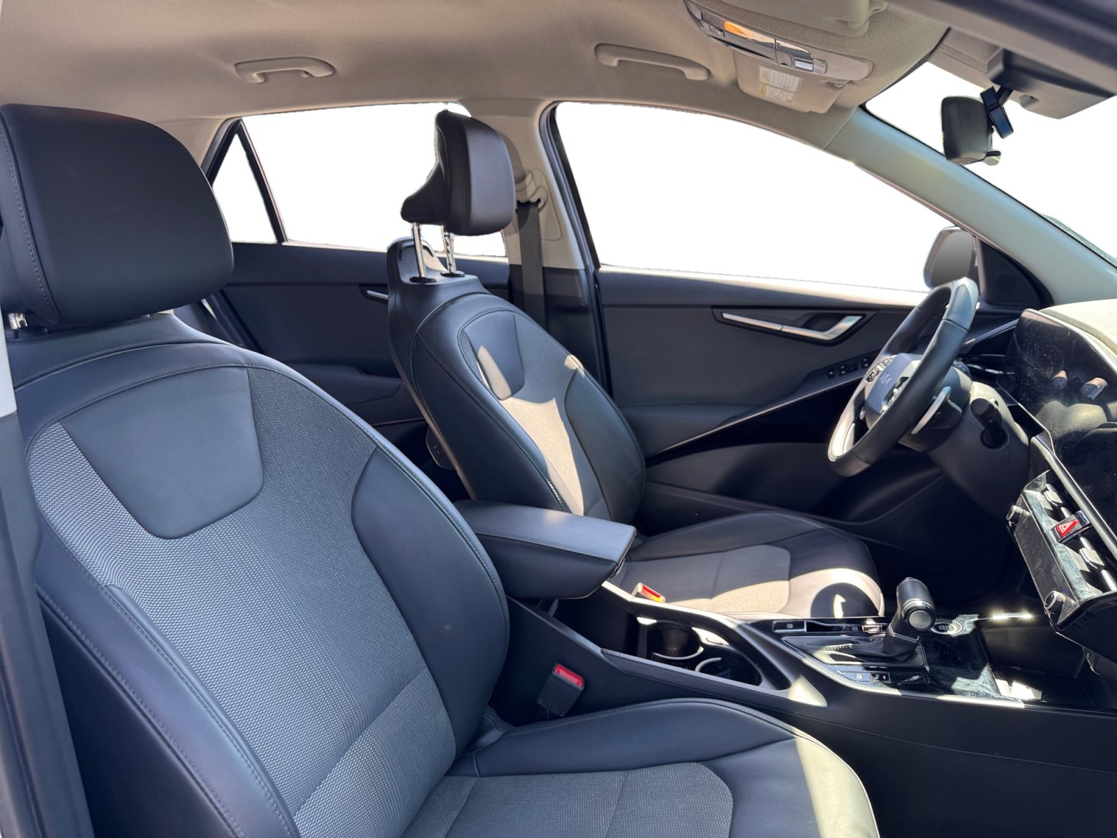 Used 2023 Kia Niro EX FWD image 15