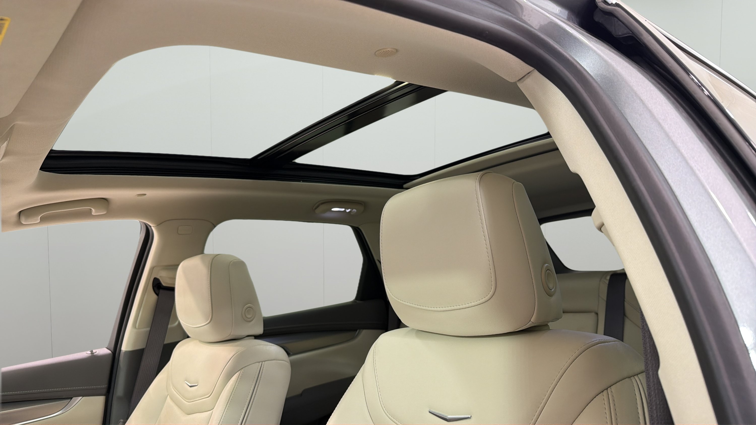 Used 2024 Cadillac XT5 Premium Luxury w/ Technology Package FWD image 21