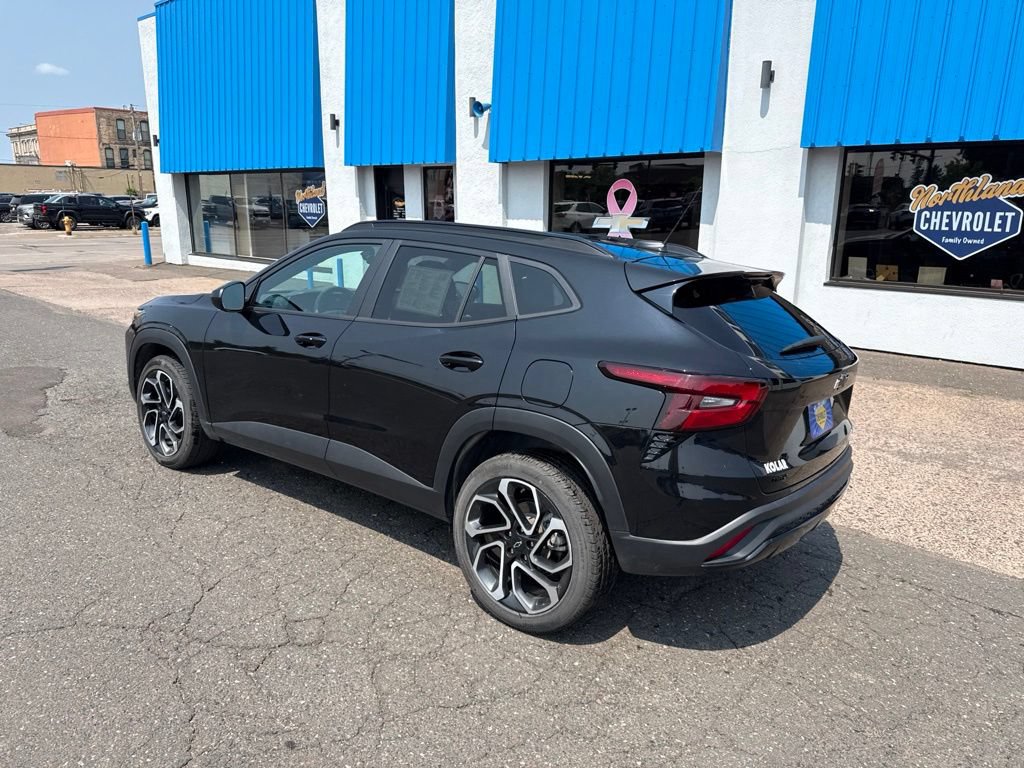 Used 2025 Chevrolet Trax RS FWD image 13