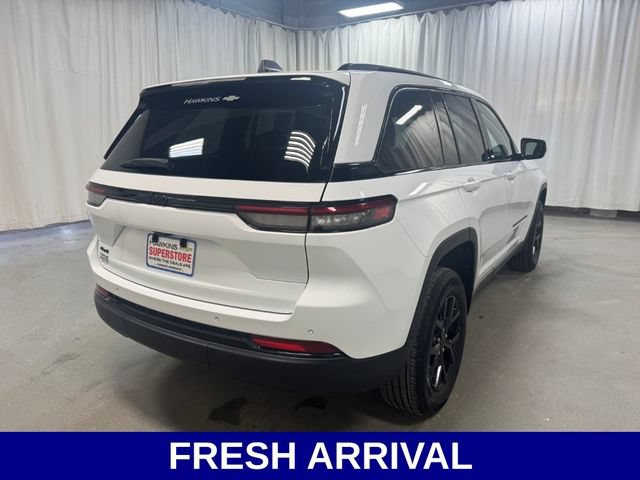 Used 2025 Jeep Grand Cherokee Altitude AWD/4WD image 4