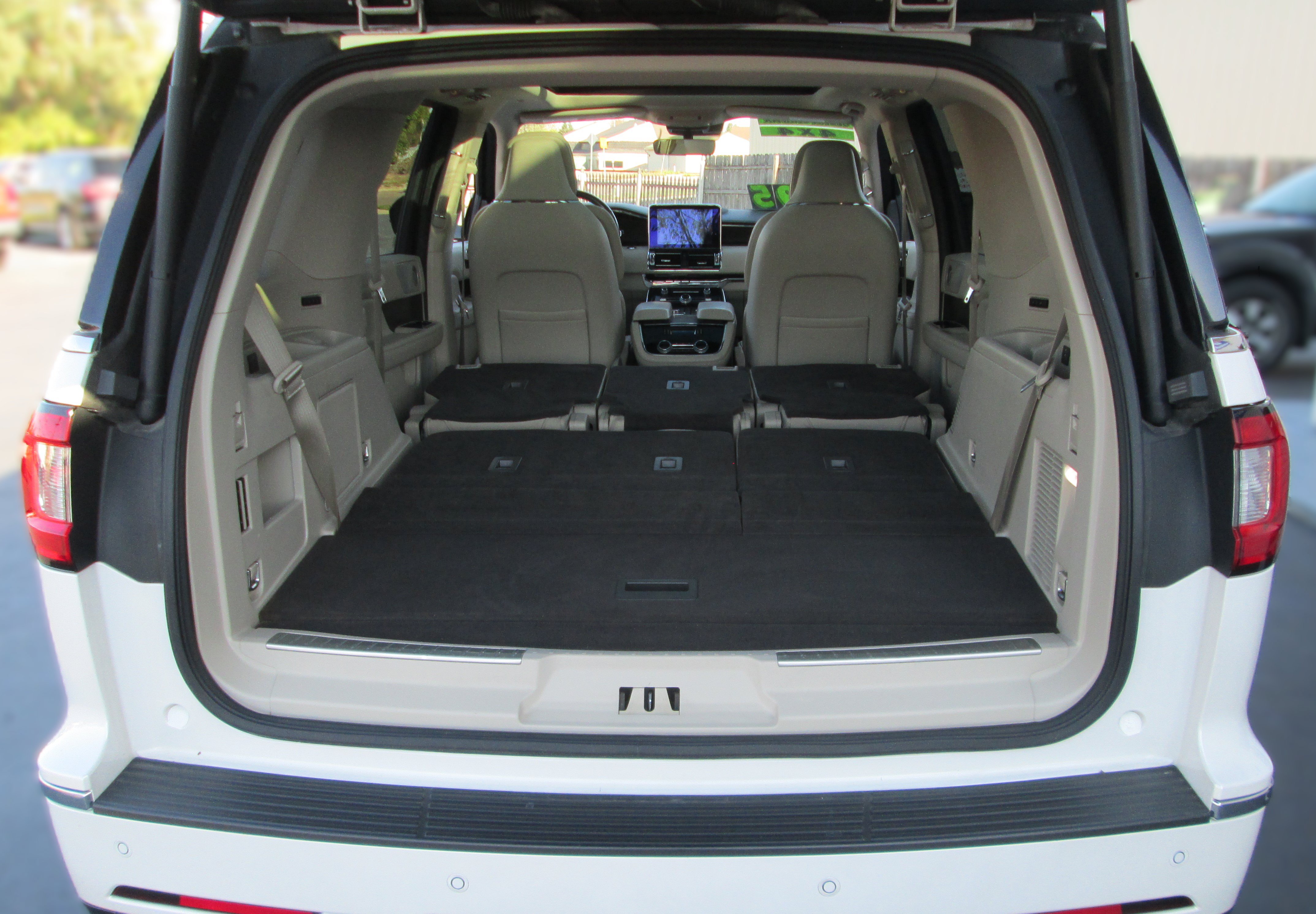 Used 2019 Lincoln Navigator Reserve AWD/4WD image 11