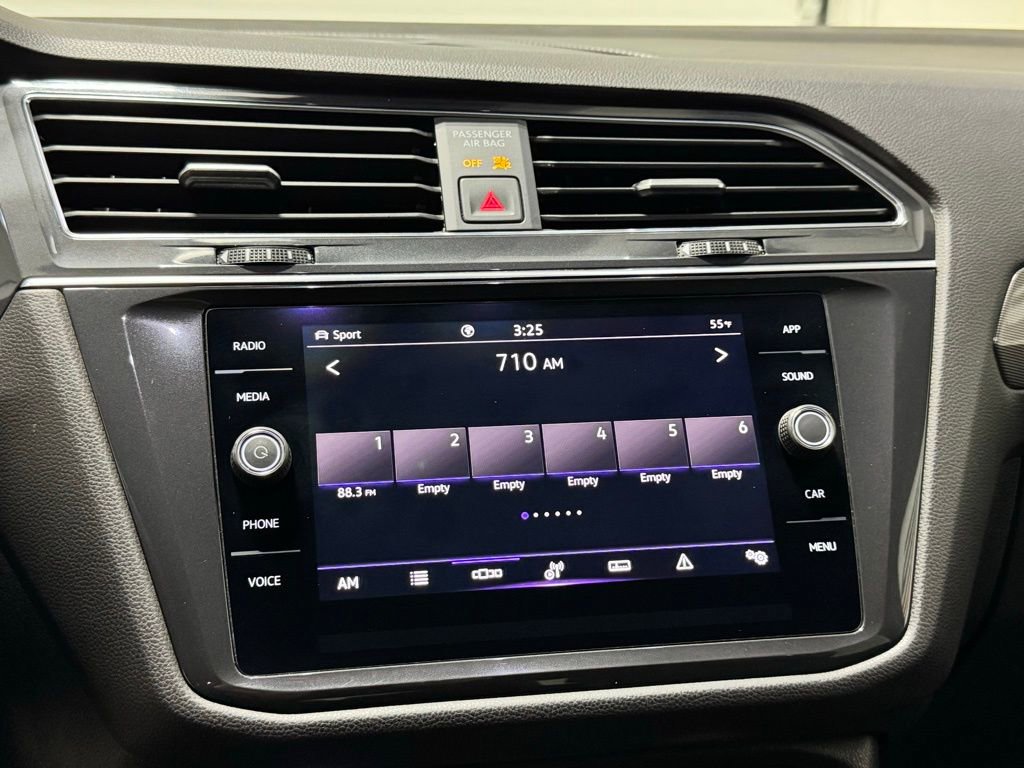 Used 2022 Volkswagen Tiguan SE R-Line image 25