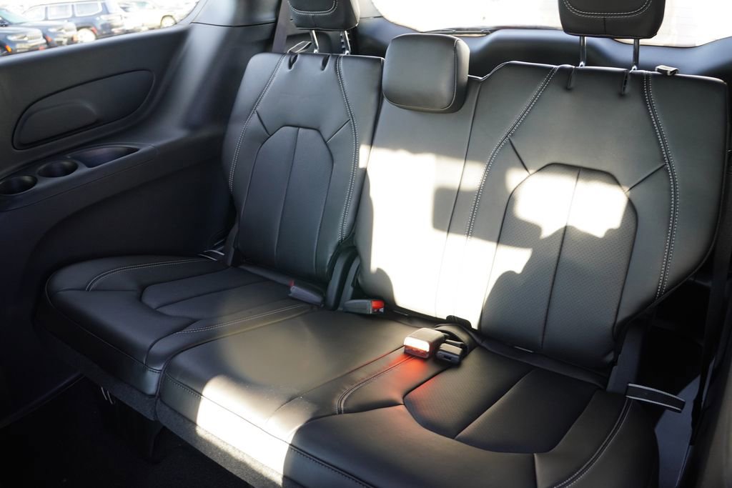 New 2026 Chrysler Pacifica Select w/ S Appearance Package image 12